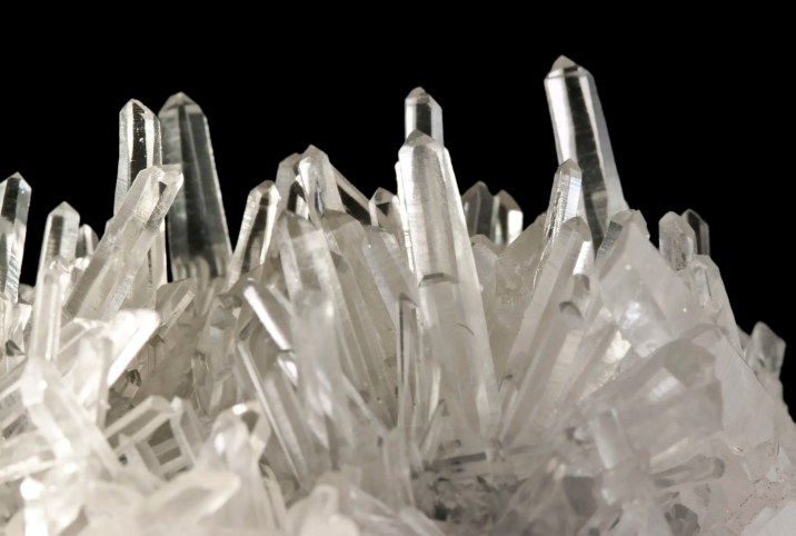 Synthetic quartz crystals grown in front of black background with IEC 60758 requirements