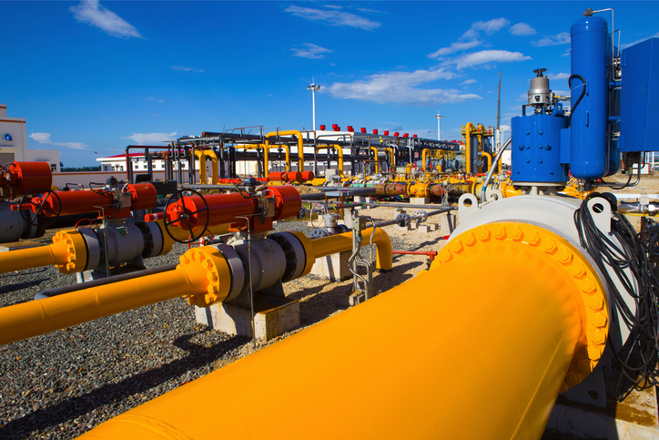 The contact face of pipe flanges, bright yellow and finished to MSS SP-6-2021.