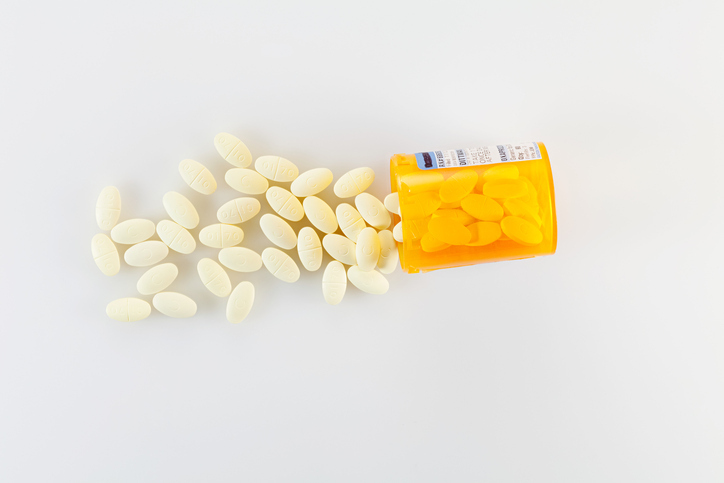 Loose pills that meet medication safety guidelines in AORN MAN-879D-2020.