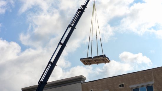 An ASME B30.9-2018 sling pulling up platform in work site