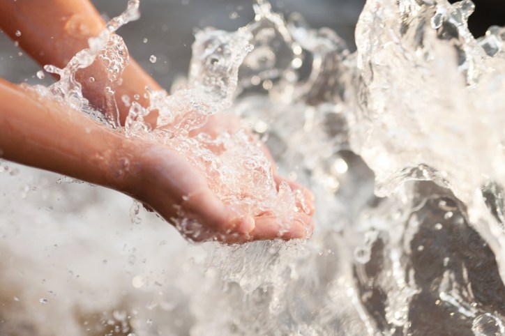 Water splashing on hands represents the dual check backflow that is set by ASSE Standard 1024-2017