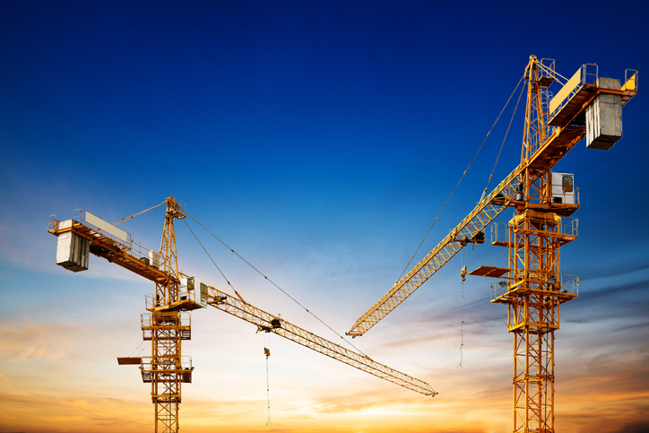 Two tower cranes following ISO 8686-3
