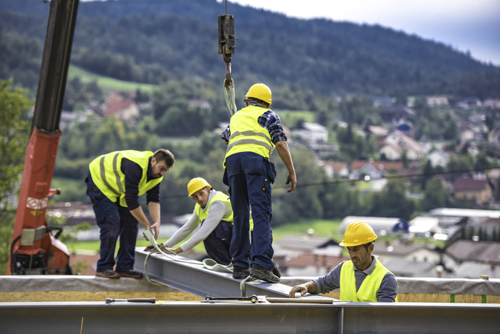 Construction workers following ANSI/ISEA 121-2018