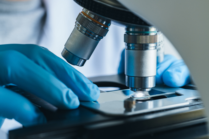 Preparing microscope sample to ISO/IEC 17025:2017 process requirements.