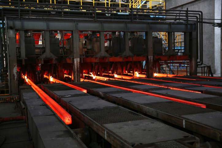 Red molten steel oozing and measured by AMS 2750F-2020 pyrometry specifications through ISO/IEC 17025 accreditation.