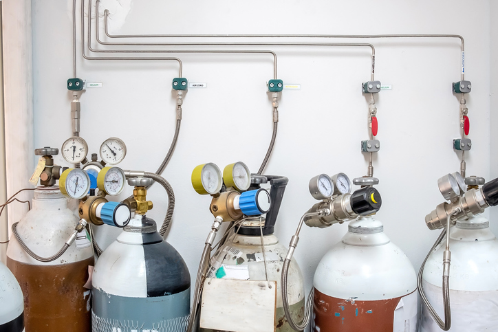Lineup of nitrogen canisters supporting an ANSI/CGA P-18-2020 bulk inert gas systems.