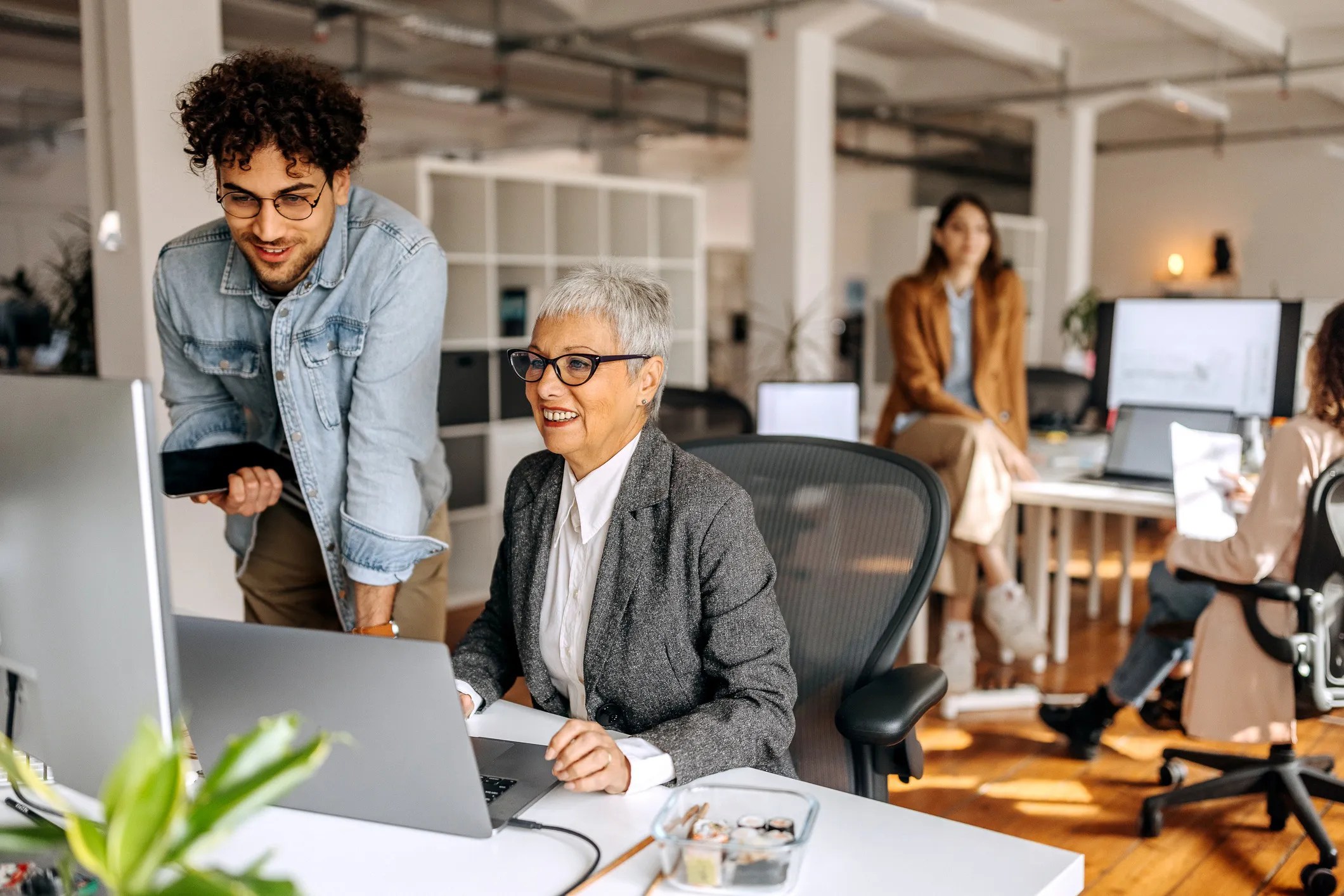 Older businesswoman in an office getting Workcred credentials.