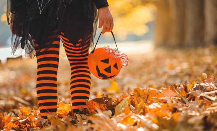 Girl on Halloween night going to trick-or-treat with ASTM D1230 tested costume.