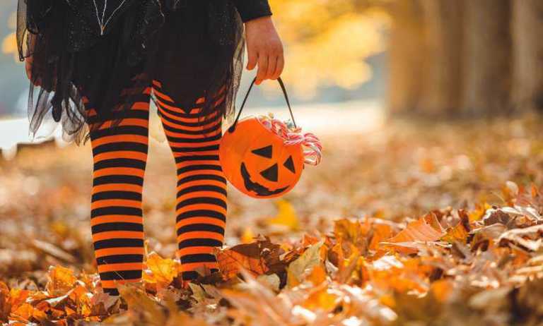 Girl on Halloween night going to trick-or-treat with ASTM D1230 tested costume.