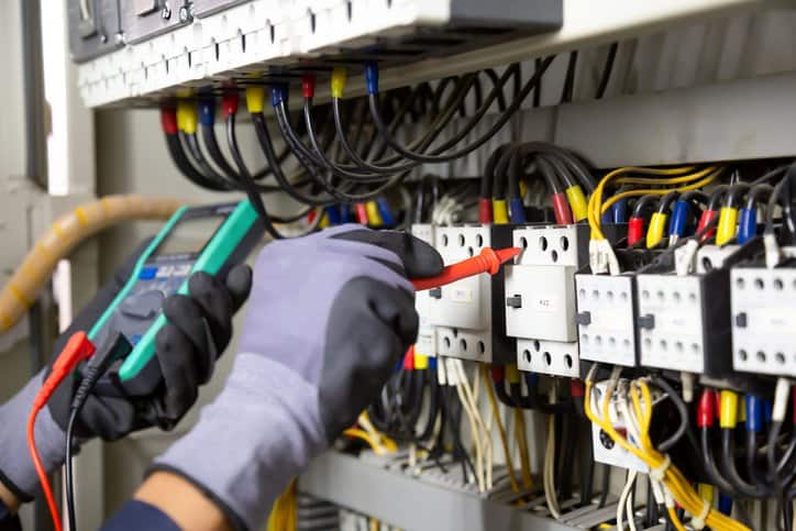 Examining harmonic control of power system, adhering to IEEE 519-2022.