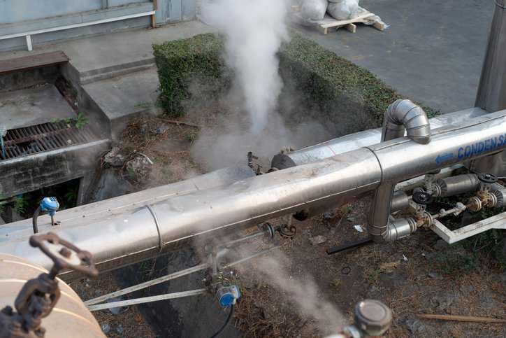 Leakage of steam in heat pipeline interior industrial gas that needs to adhere to ASTM E1528-22.
