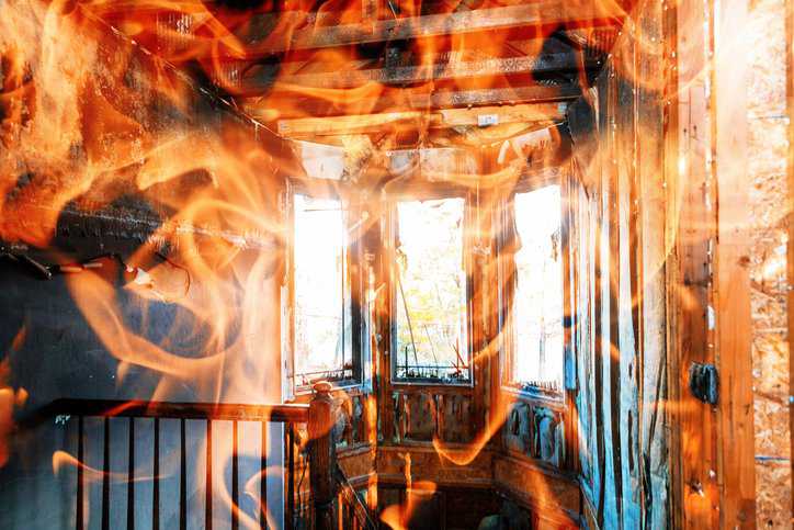 House caught in blazing fire, not adhering to the fire-test safety method in ASTM E84-22.