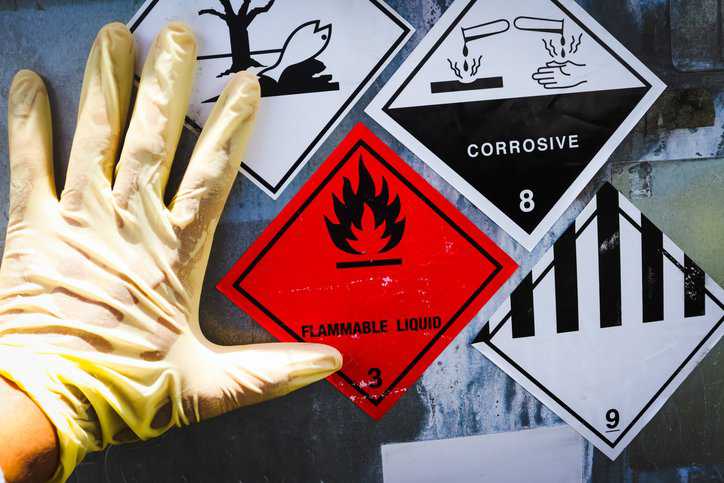 Warning symbol for chemical hazard on chemical container product that adheres to ANSI Z535.4-2011 (R2017).