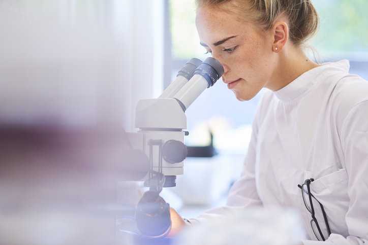 Student analyzing laboratory sample to keep up with the changes to laboratory proficiency testing in ISO/IEC 17043:2023.