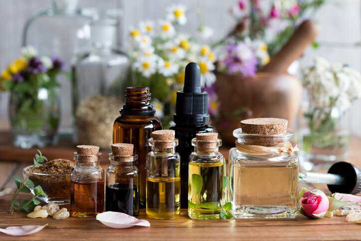 Selection of essential oils in the perfume and pharmaceuticals industry that adhere to liquid chromatography specifications in ISO 8432:1987.