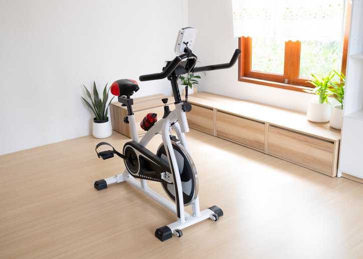 Exercise bicycle adhering to safety requirements in ASTM F1250-20.
