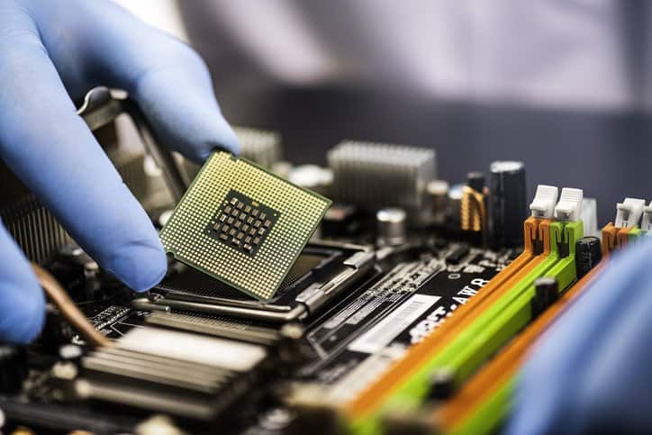 Semiconductor chip in electronic device adhering to IEC 62779-1:2016.