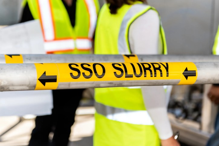 Natural gas pipe marked with yellow SSO Slurry labeling and arrow following ASME A17.1-2023 legend.