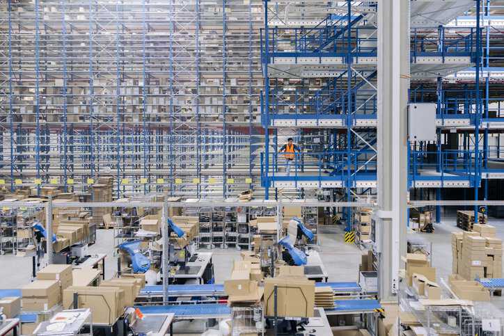 Large distribution warehouse company utilizing a belt manlift that adheres to ASME A90.1-2023.
