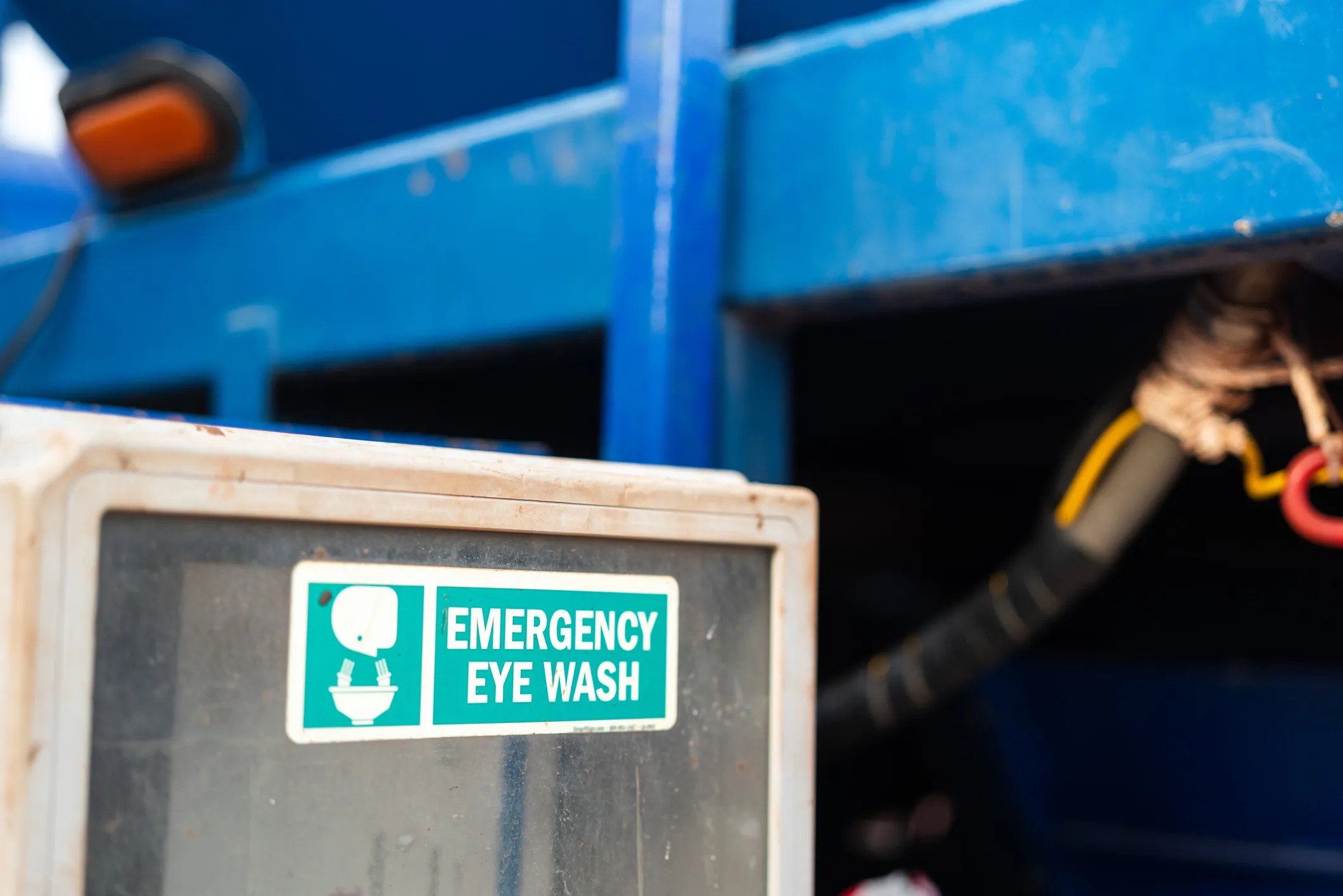 ANSI/ISEA Z358.1 compliant emergency eyewash station that helps workers to remove hazardous chemicals after a spill.