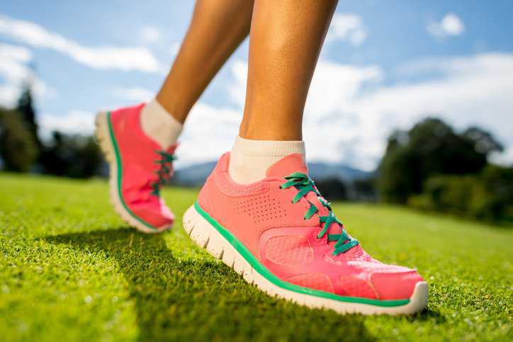 An athlete running outdoors with athletic footwear that adheres to ASTM F39-01(2017).