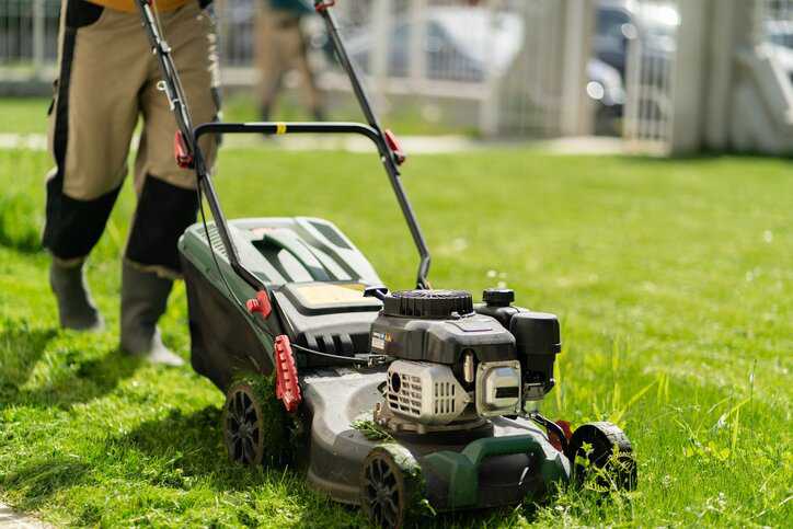 A man using a lawnmower that adheres to CSA C22.2 No/ 62841-4-2-2023 to mow the grass of his yard.