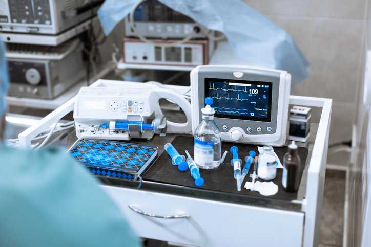 Various medical devices in a hospital that have symbols that comply with ISO 15223-1:2021.