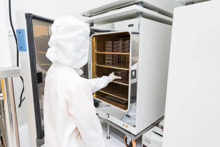 Cold temperature testing in environmental lab following IEC 60068-2-1 Ed. 7.0 (2025) standard for evaluating equipment performance under low temperature conditions.