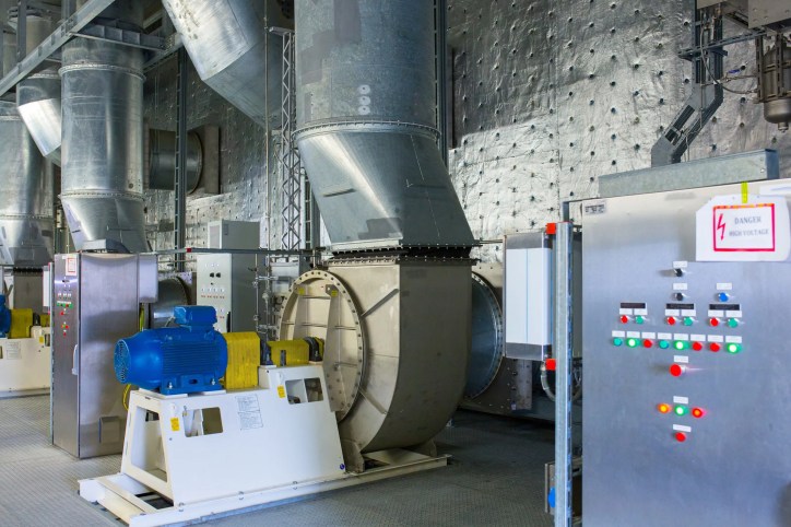 Inlet air cleaning equipment with air filters designed for internal combustion engines, tested according to ISO 5011:2025 for performance and efficiency.