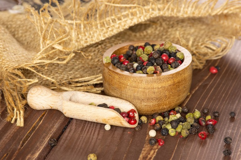 ISO 11027:1993 HPLC analysis of piperine content in black pepper and pepper oleoresins.