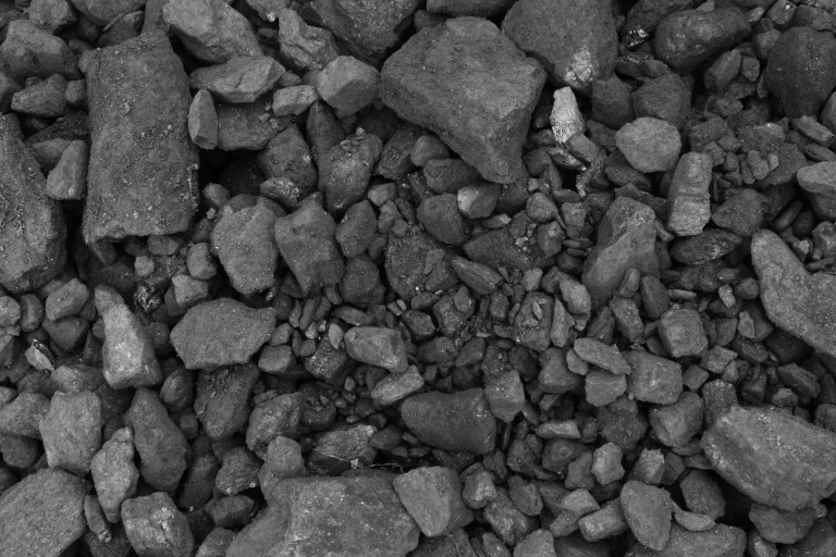 Testing coal abrasiveness using rotating steel blades to measure equipment wear in accordance with ISO 12900:2018.