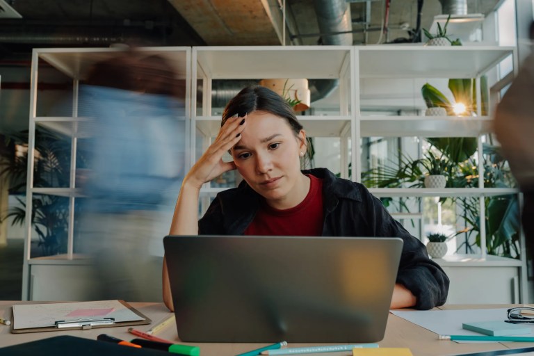 Employee experiencing workplace stress illustrating psychosocial risks and ISO 45003 mental health management framework.